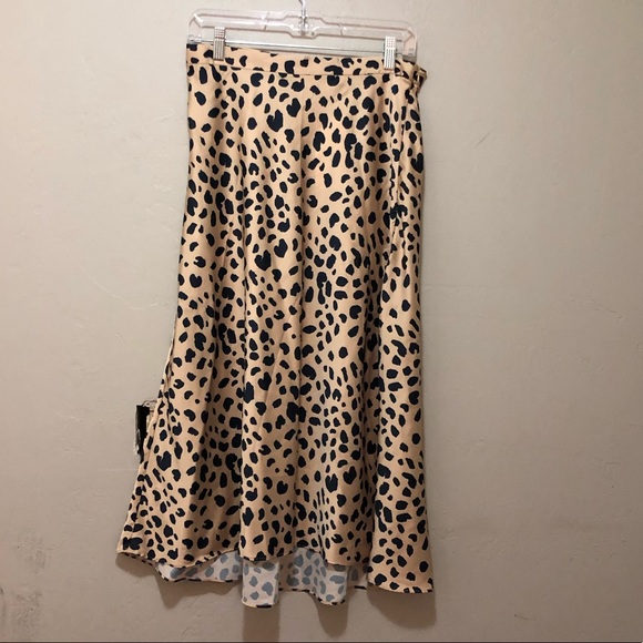 Nasty Gal Dresses & Skirts - Nasty Gal NWT leopard cheetah satin midi skirt 🐆